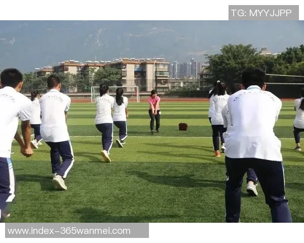 足球垫球技巧与训练方法的详细解析及精彩图片展示 足球垫球技巧与训练方法的详细解析及精彩图片展示